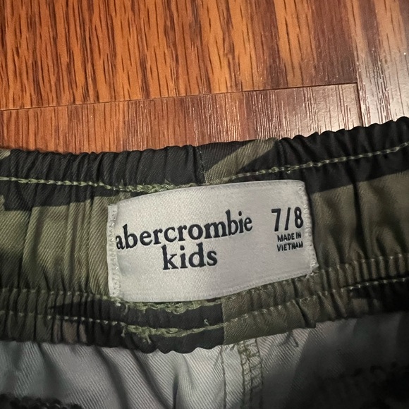 Boys camouflage shorts. - Picture 2 of 5